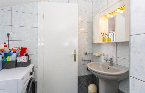 Awesome Apartment In Omisalj With Wifi - Foto 24