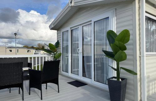 LuxeHaven at Tattershall Lakes Park with Hot Tub - Foto 76