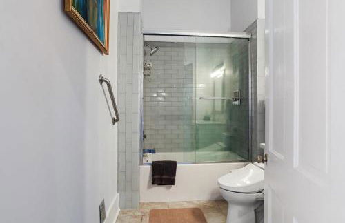 Lovely Victorian Beauty in Heart of Downtown - Foto 11