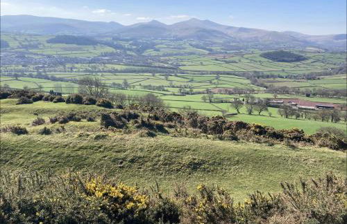 Cosy Arts & Crafts Cottage with stunning views - Photo 23