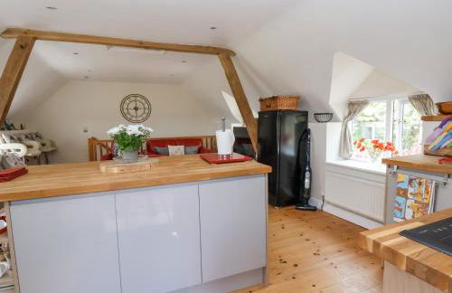 Coach House - Photo 13