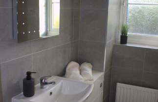 Manchester Stay Hub - 2BR with Free Parking, Near Airport & Attractions - Foto 33