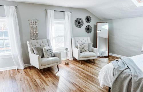 Large 4 Bedroom Home Close to Airport and IX Center - Photo 42