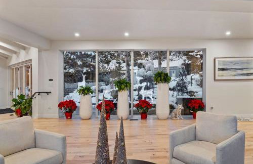 Exclusive Resort Escape - Heated Pool, Spa & Pickleball - Foto 33