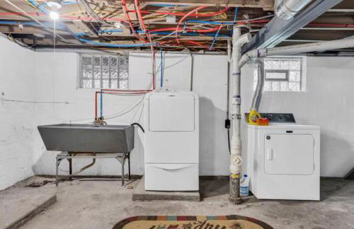 Bright 2BR South Hills - Old Brooklyn Home - Foto 18