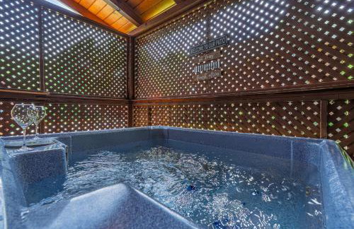 Escape to the Smokies- Pool, hot tub, cozy cabin, Pigeon Forge - Foto 10