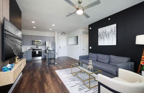 Modern 2BR Retreat- Prkng,Near Rvrwlk & Conv Ctr - Foto 62