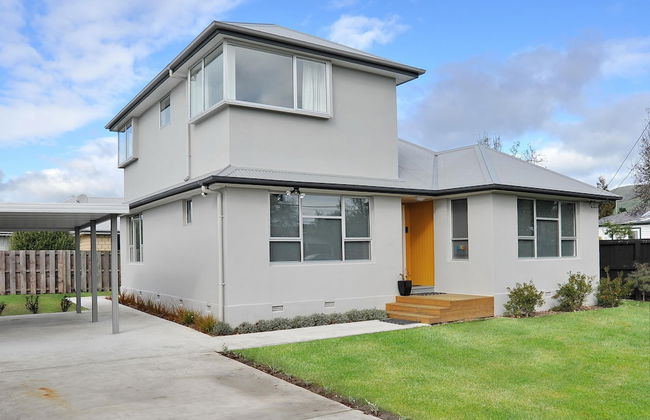 Charlesworth Villa - Photo 1