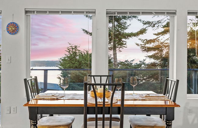 Incredible Water Views, Deck Relaxing Retreat Greenbank Getaway by Avantstay - Foto 15