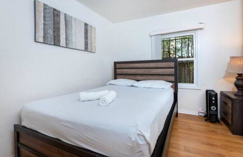 Central LA Bliss: 5 BR Home, BBQ, Perfect Location - Foto 19