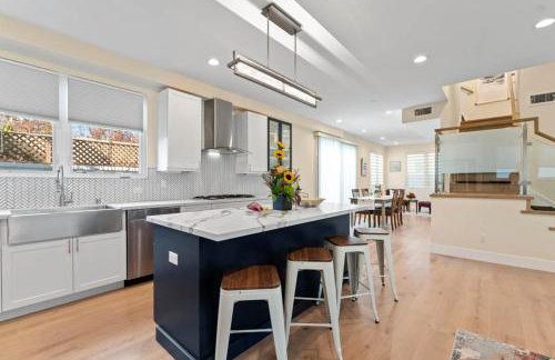 Spacious Mountain View 4 Bedroom Modern Home - Foto 16