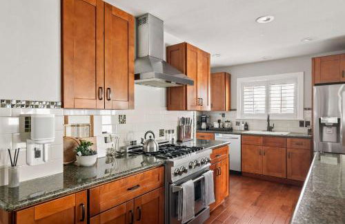 Cozy 3BR Steps to Dining & Attractions - Foto 6