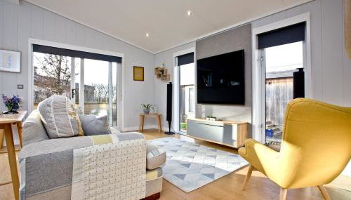 Nyland Lodge - Hot Tub - Fireplace - Free Parking & WiFi - Foto 4