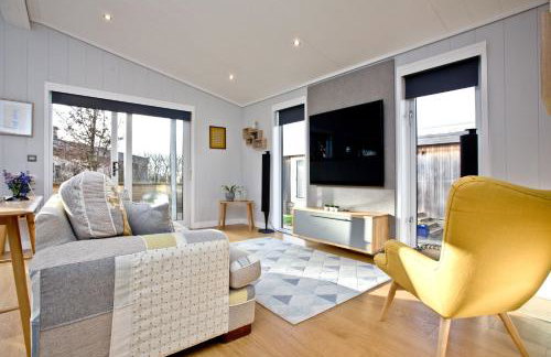 Nyland Lodge - Hot Tub - Fireplace - Free Parking & WiFi - Foto 4