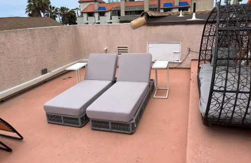 Pacific Breeze Right Next to Huntington Beach Pier! Steps from Beach!! - Photo 20