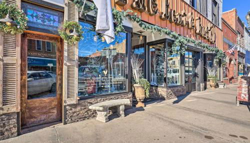 Walk to Shops and Restaurants Dtwn Laramie Condo! - Foto 3