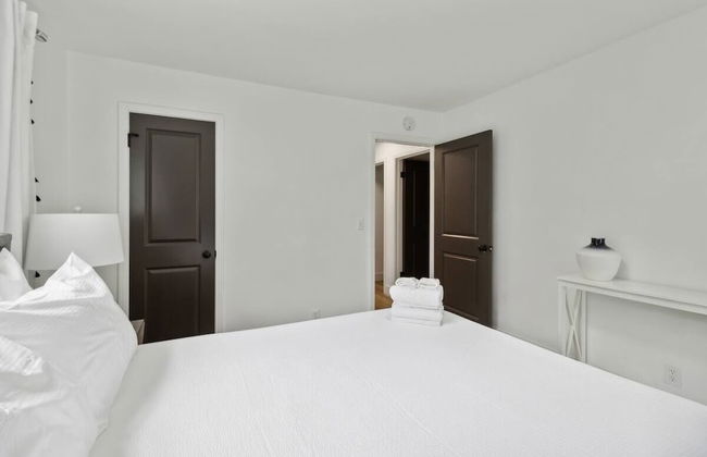 Chic Retreat Near Airport & Downtown Nashville by RedAwning - Photo 8