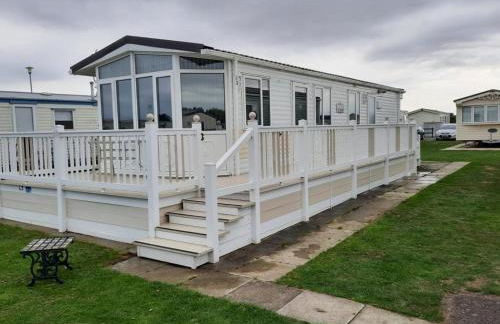 L3 Millfields 4 Berth Luxury Caravan DG & GCH Family's Only And Lead Person Must Be Over 30 - Foto 2