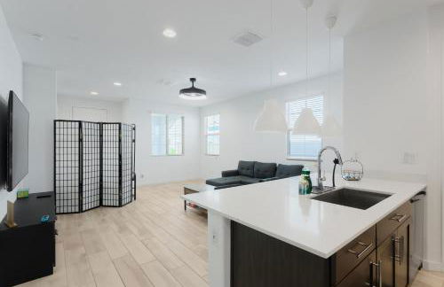 Modern Desert Home-Great for families & groups, near golf, hiking, and city fun, Private in-law suite with own entrance also available separately - Foto 26