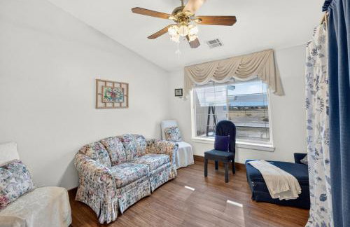 4BR Desert Oasis near Valley and Vegas - Foto 12