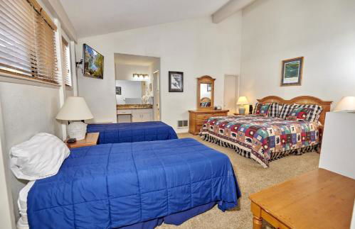 St Anton Courtyard View 2-Bedroom Condos with Pool & Jacuzzi - Foto 14