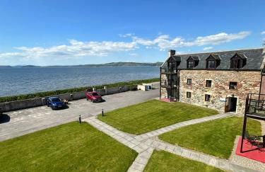 Dolphin Bay Suites - Photo 1