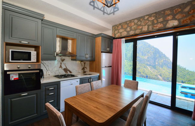 2 Bedroom Private Villa With Infinity Pool and Sea View - Photo 9