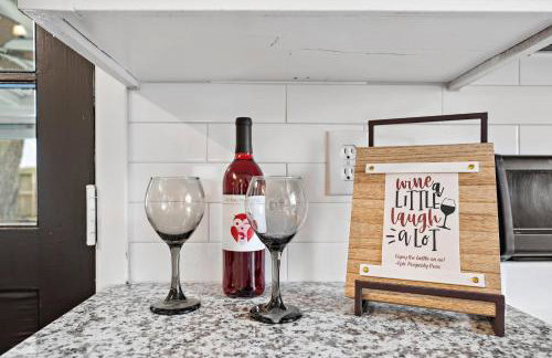 with Arcade and Covered Patio Sleep 9 in this 4 Bedroom 2 Bath Home 5 star host Deer Park TX - Foto 17