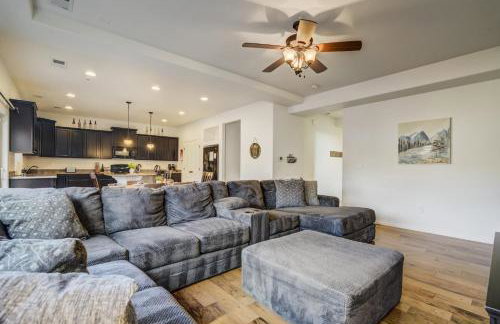 Spacious Family Getaway Near Downtown - Foto 9