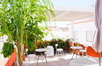 Kalumi Aparthotels - Japandi-Style Apartments with Terrace, Pergola, and Portuguese BBQ - Foto 20