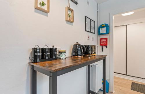 Telford Centre House with Parking, Garden, Wi-Fi - Photo 21