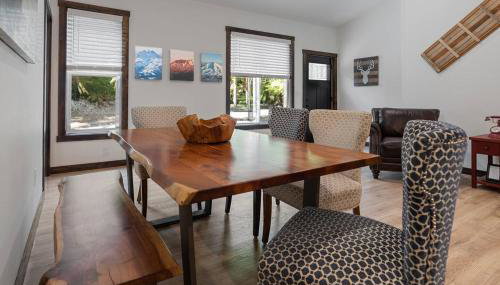 Luxe Mt. Rainier Lodge w/ Hot Tub-AC-Game Room - Foto 3