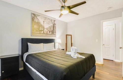 Spacious 5BR Retreat Sleeps 12,Large Deck - Foto 18