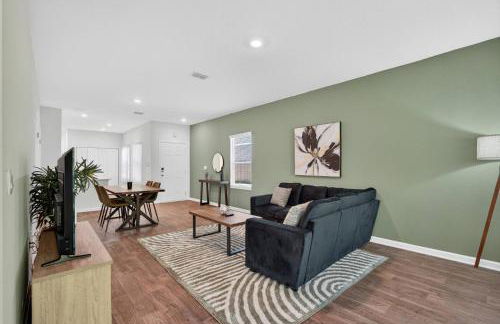 3BR Townhome/Close to Mayo and Beaches! - Photo 1