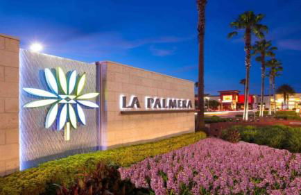 Spacious Poolside Oasis with Easy Access & Parking - Foto 21