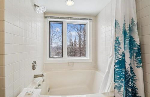 Highridge B20 Spectacular Top Floor Two Bedroom with Loft Condo with Scenic Views and Sports Center - Foto 54