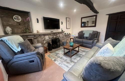 The Old Farmhouse, Yealand Redmayne, a characterful cottage in a rural setting - Photo 2