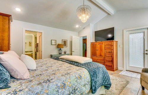 Riverfront Retreat with Fire Pit and Deck - Foto 15