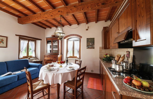 Farmhouse in Poppi With Pool & Valley Views - Foto 10