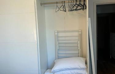 Central 1-Bed Apt for 4 Close To Transport Shops - Foto 15