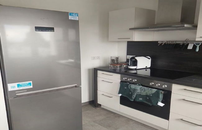 Modern Apartment With Balcony - Photo 11