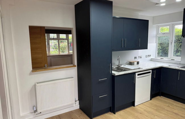 4 Bed Cottage in Surrey - Foto 6