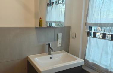 Siegen - Geisweid Work and stay Neu Modernisiert 2 Schlafzimmer Badezimmer Balkon - Foto 26