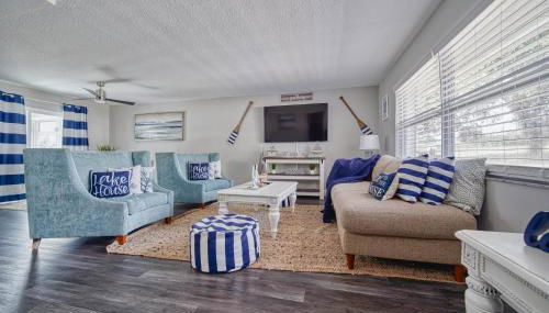 Stylish Lake home with HUGE POOL, Arcade with PS5,and Theater Just 5 min from Legoland - Foto 5