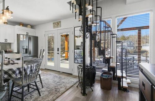 Lakefront w/ Private Dock, 2 Slips, Swim Mat, Firepit, & Covered Patio 44mm - Foto 16