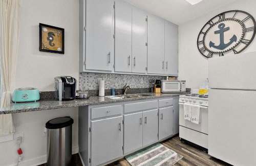 Casa Maria 1- Beachy Apt Mins Walk to Downtown - Foto 9