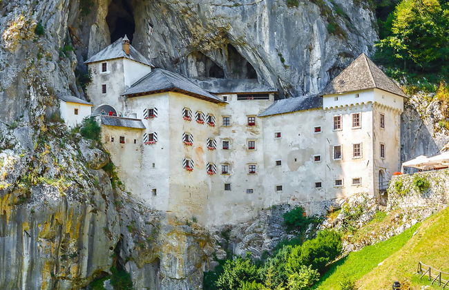 Escursione alle Grotte di Postumia e al Castello di Predjama - Foto 1