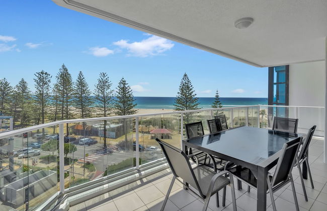 Reflection Tower Two - Foto 74