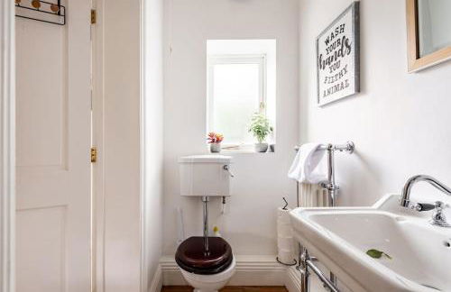 Cotswold Cheltenham, whole house with hot tub - Photo 46