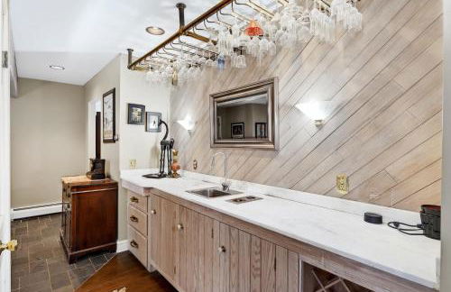 Chalet Across from Holiday Valley Walk to Lifts - Foto 17